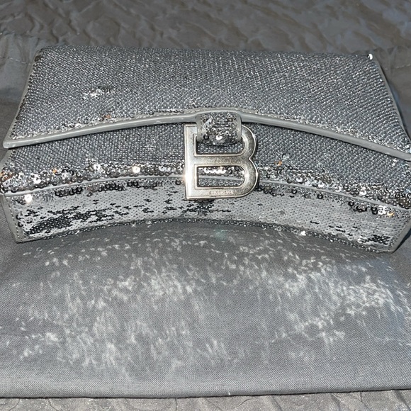 Preloved Balenciaga hourglass sequence silver gorgeous condition 7 1/2”W 4 1/2 H - Picture 6 of 13
